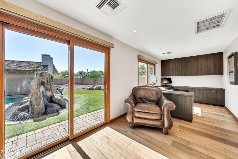 4022 E Stanford Dr-18