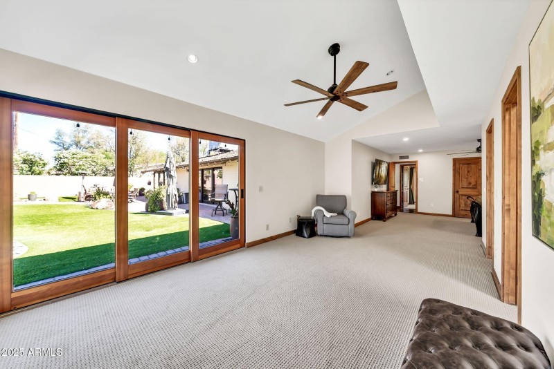 4022 E Stanford Dr-20