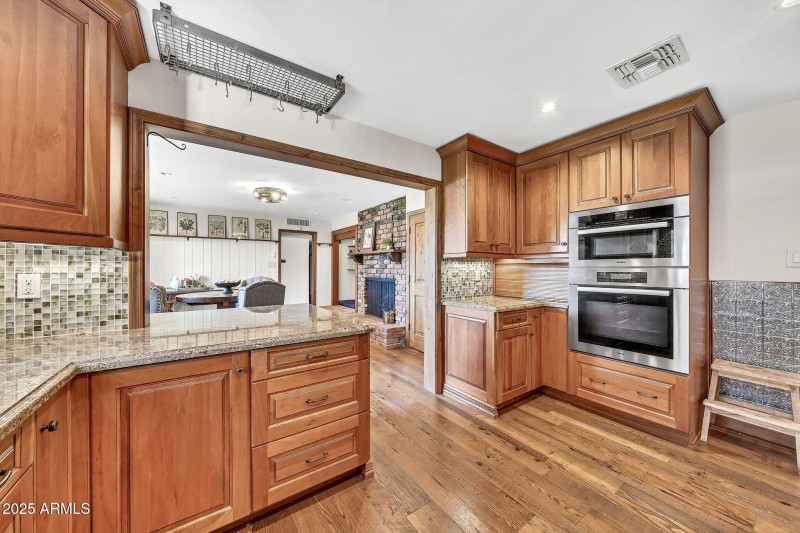 4022 E Stanford Dr-21