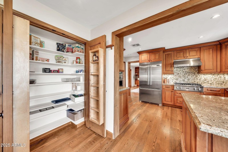 4022 E Stanford Dr-22