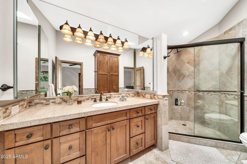 4022 E Stanford Dr-28