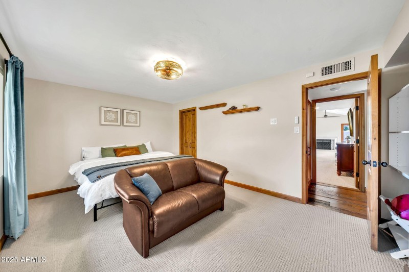 4022 E Stanford Dr-29