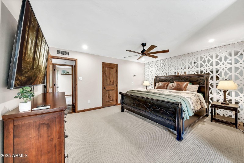 4022 E Stanford Dr-32