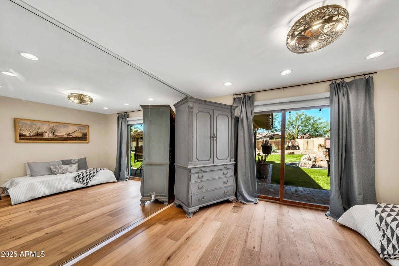 4022 E Stanford Dr-38