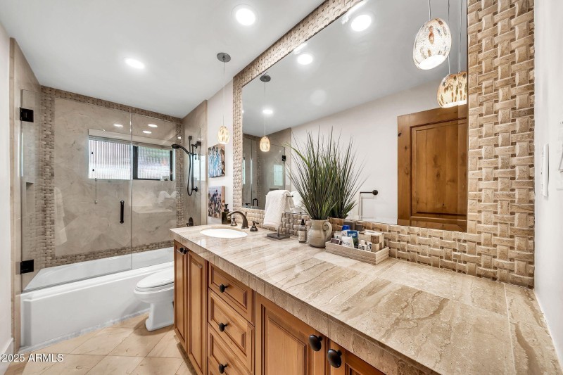 4022 E Stanford Dr-39