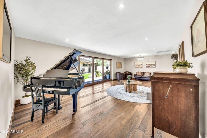 4022 E Stanford Dr-4