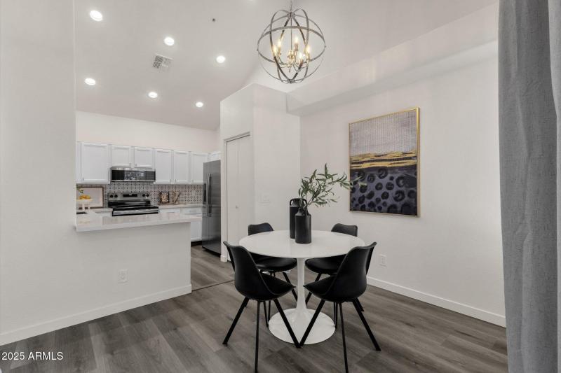 14-web-or-mls-1633-e-lakeside-dr-127