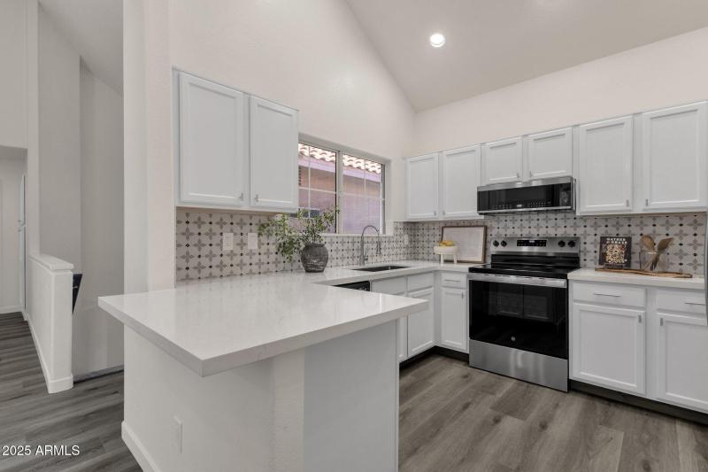 15-web-or-mls-1633-e-lakeside-dr-127