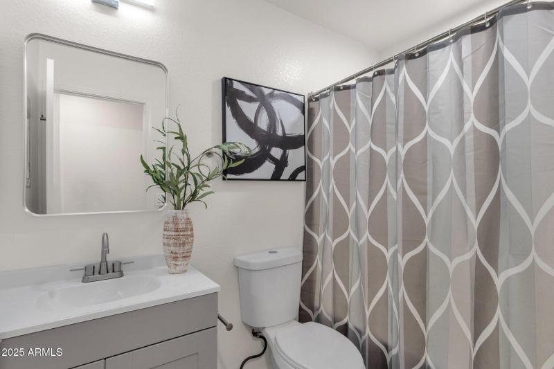 23-web-or-mls-1633-e-lakeside-dr-127