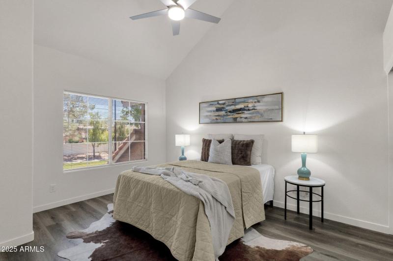 24-web-or-mls-1633-e-lakeside-dr-127