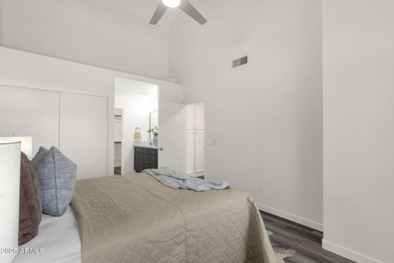 26-web-or-mls-1633-e-lakeside-dr-127