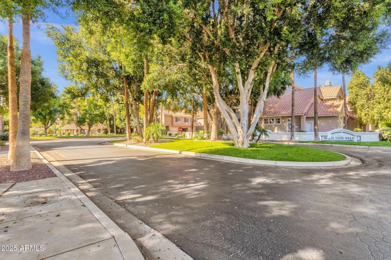 37-web-or-mls-1633-e-lakeside-dr-127