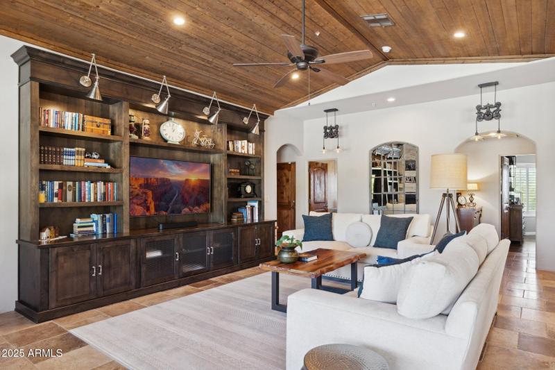 20-web-or-mls-24200-n-alma-school-rd-7