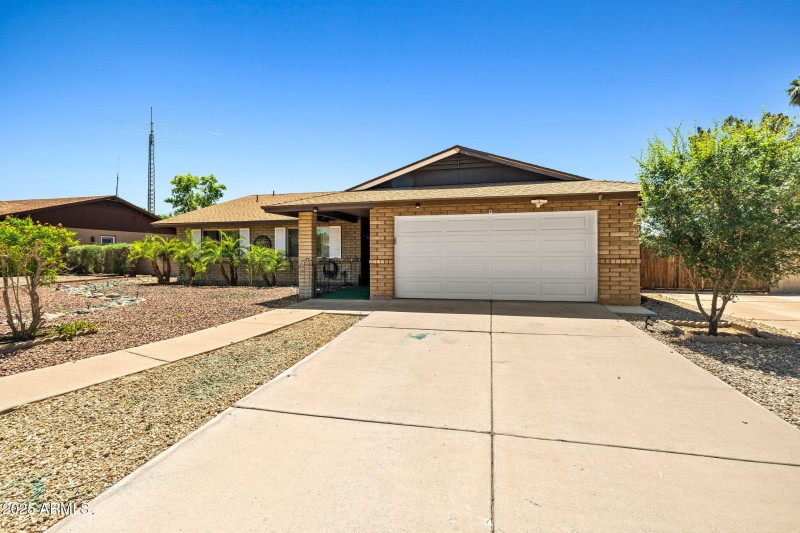 2-web-or-mls-3747 W Aire Libre Ave--40