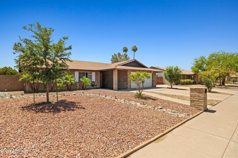 5-web-or-mls-3747 W Aire Libre Ave--44