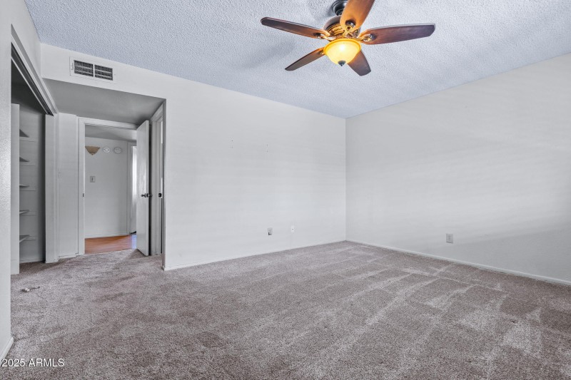 8-web-or-mls-3747 W Aire Libre Ave--4