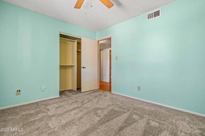 16-web-or-mls-3747 W Aire Libre Ave--12