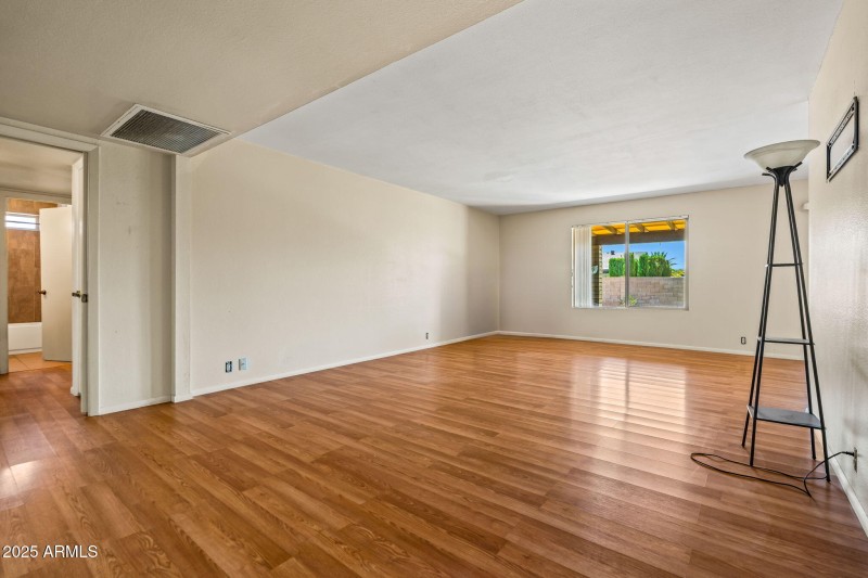 18-web-or-mls-3747 W Aire Libre Ave--14