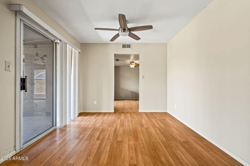 21-web-or-mls-3747 W Aire Libre Ave--17