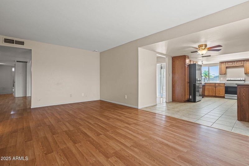 26-web-or-mls-3747 W Aire Libre Ave--22