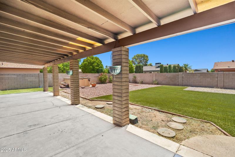 32-web-or-mls-3747 W Aire Libre Ave--28