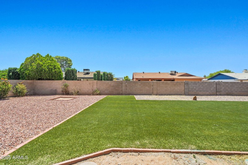 43-web-or-mls-3747 W Aire Libre Ave--39