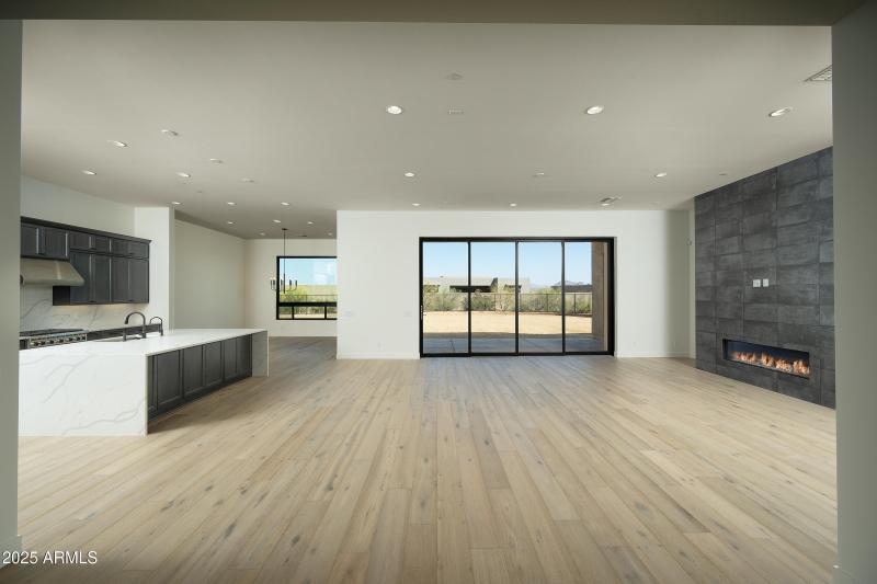 Large Great Room w/ Ortal Fireplace