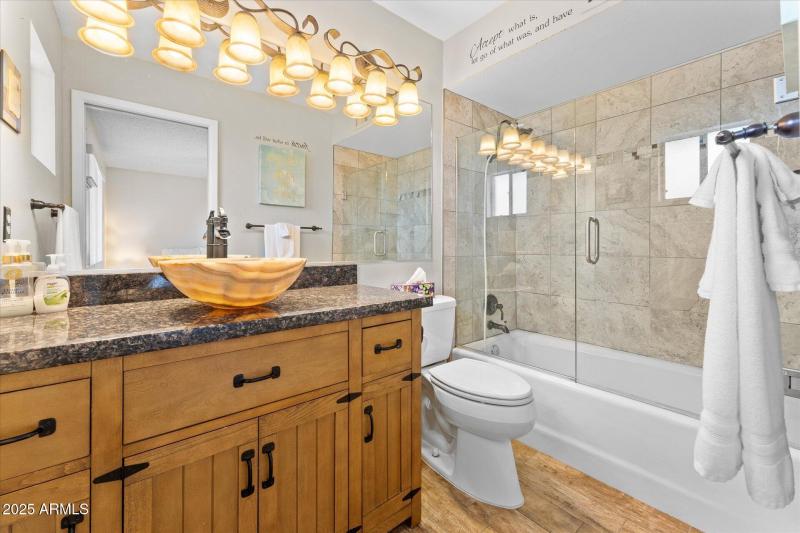 14-014-primary-bathroom