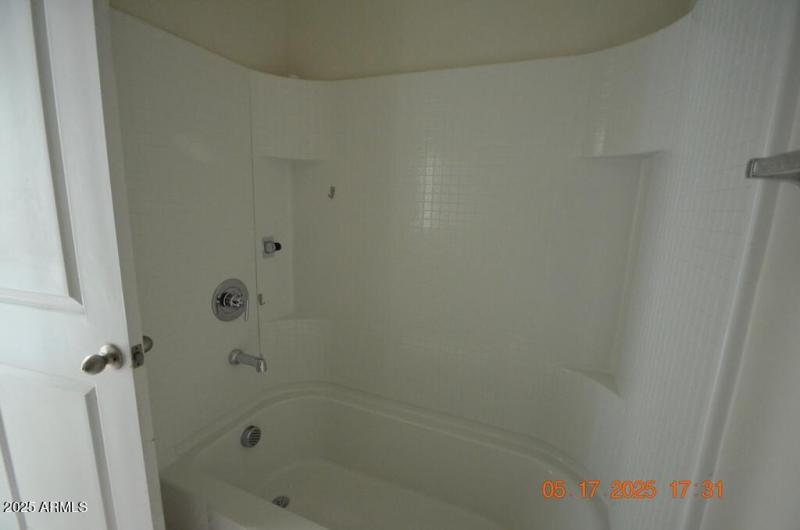 Bath 2 Tub-Shower