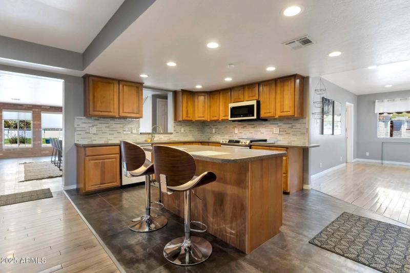 8-web-or-mls-Qp-4393