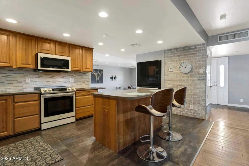 9-web-or-mls-Qp-4398