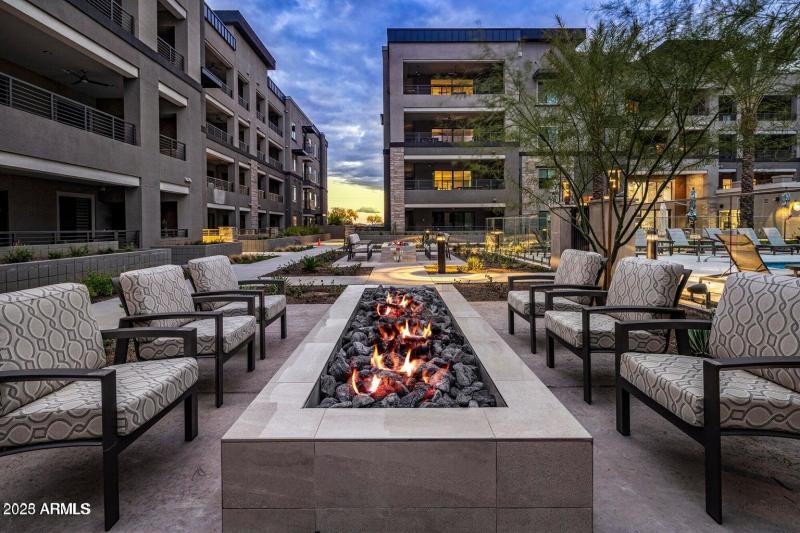 Outdoor Firepit & Community Amenities