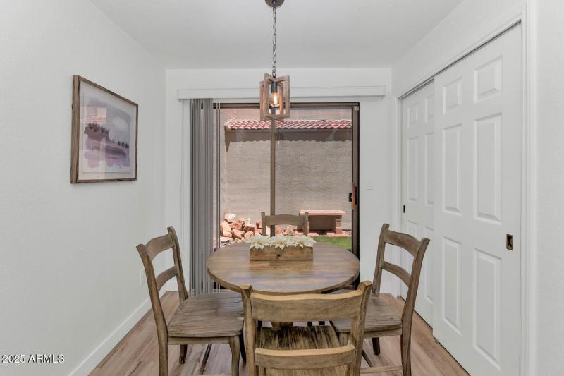 3037 E Rose Ln-large-015-029-TOD1857-150