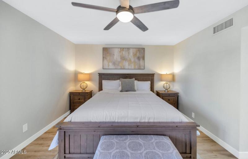 3037 E Rose Ln-large-017-022-TOD1869-150