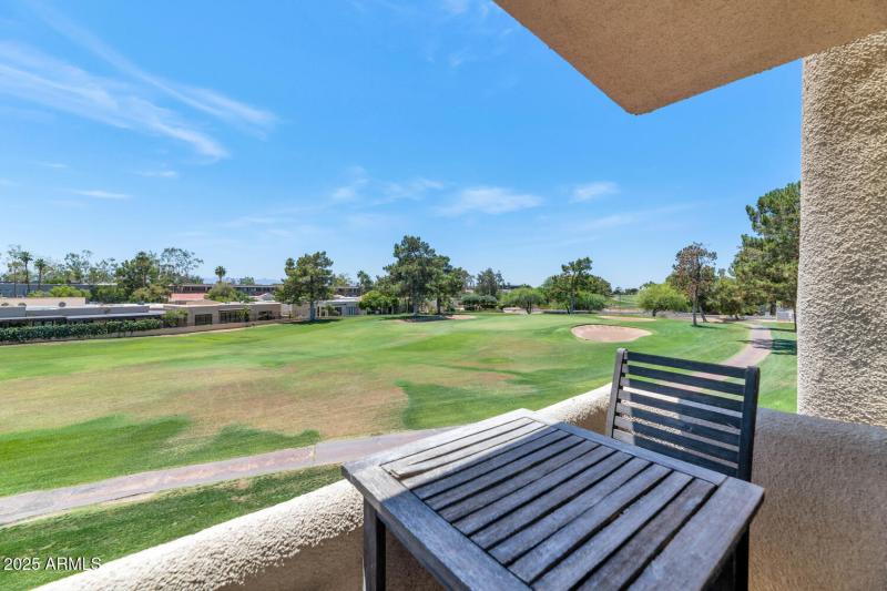 3037 E Rose Ln-large-019-017-TOD1871-150