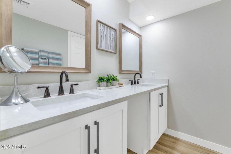 3037 E Rose Ln-large-020-016-TOD1872-150