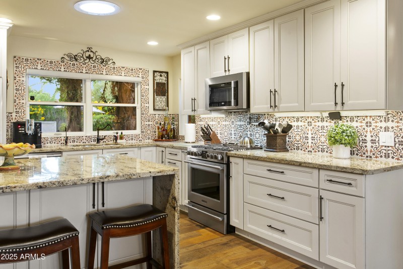 Light and Bright Kitchen