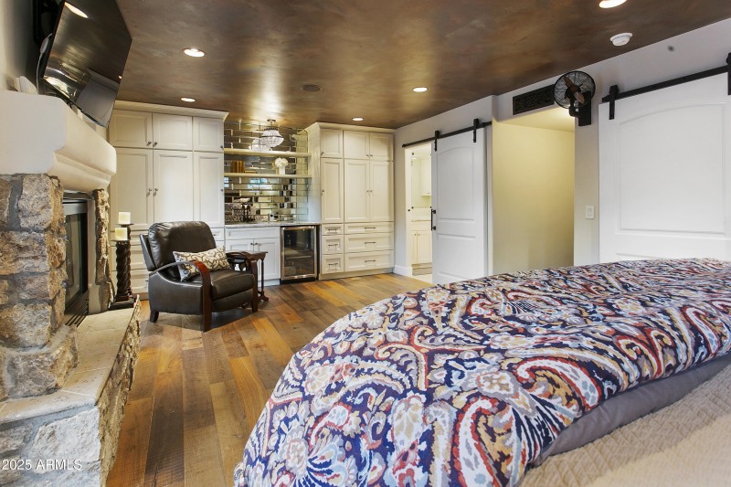 Primary Suite Sitting area