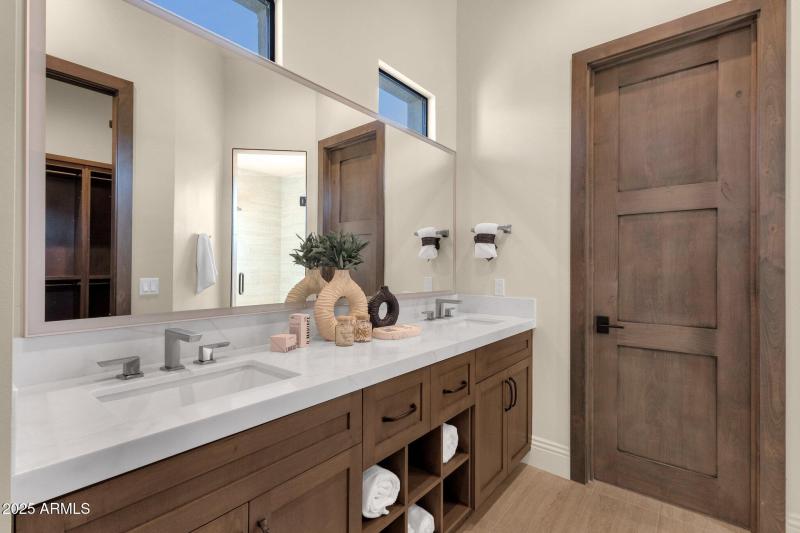 Guest Suite Bathroomn