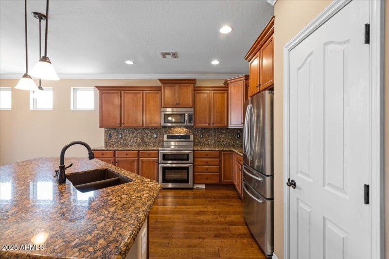 033-Kitchen