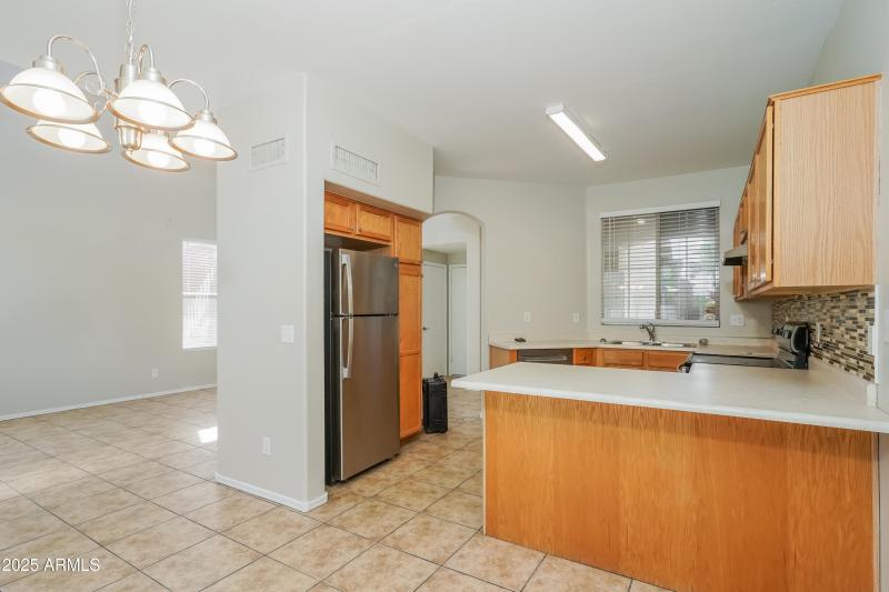 007-photo-dining-room-10947272