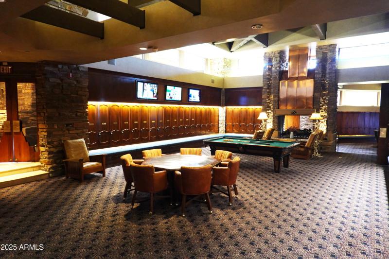 Cochise Geronimo Clubhouse Men's Locker