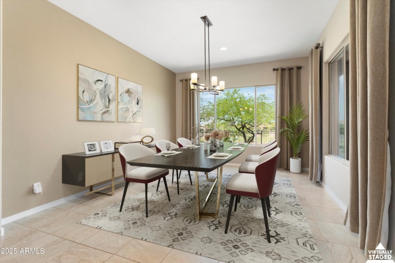19-Dining - Staged