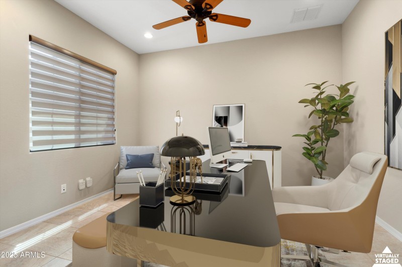 27-Office - Staged
