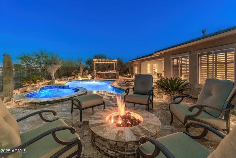 Firepit and pool