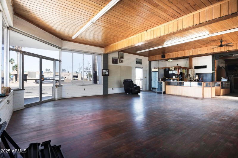 Showroom 2