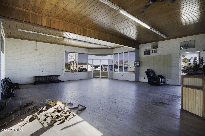 Showroom 3