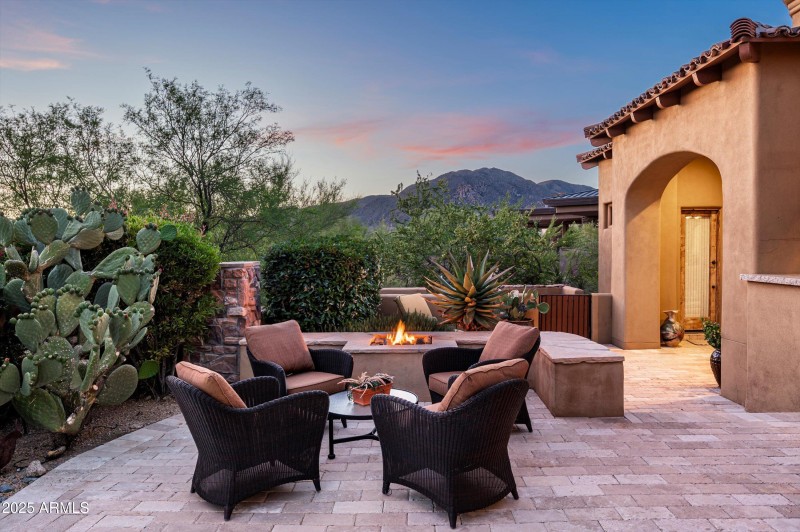 Fire pit/outdorr TV seating