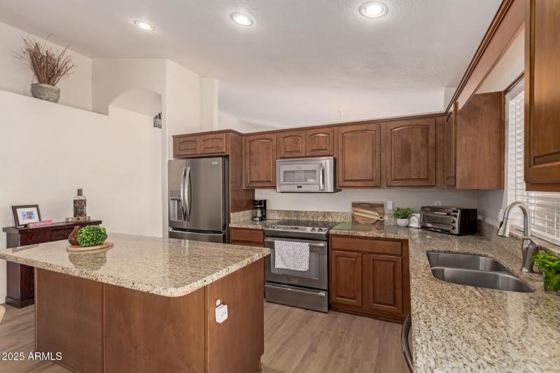 09- 1033 E MOUNTAIN VISTA DR, Phoenix