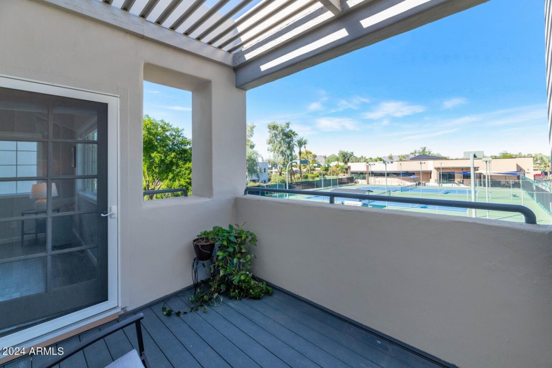 7710 E Gainey Ranch Rd-large-011-034-771